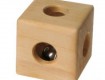 Houten rammelaar kubus