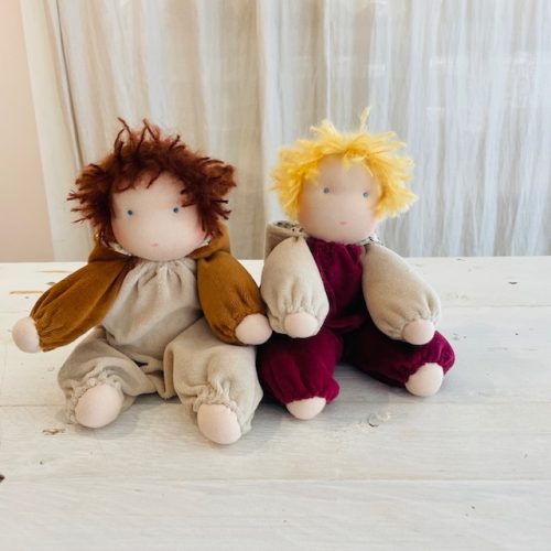 Zonnekindpop met capuchon - blond of donker haar
