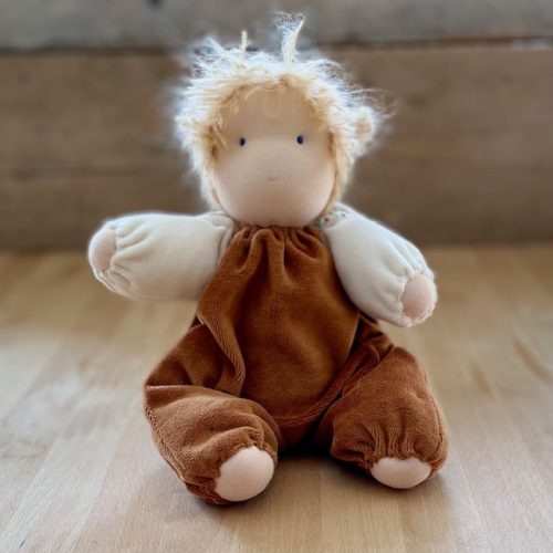 Zonnekindpop met capuchon - Mokka