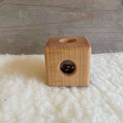 Houten rammelaar - Kubus (Grimms)